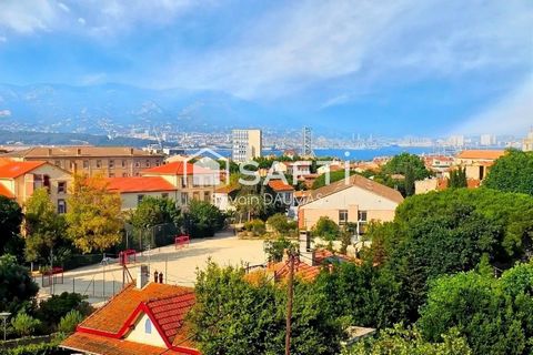 Faux T4 Vue sur la rade, douceur de vivre et charme discret à La Seyne-sur-Mer