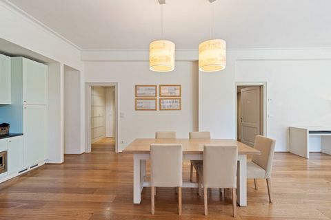 Scoprite il fascino sereno di questa accogliente dimora immersa nelle suggestive colline di Rignano sull'Arno, in Toscana. Circondato da lussureggianti paesaggi e vigneti, questo tranquillo rifugio offre una piscina in comune, aperta da inizio maggio...