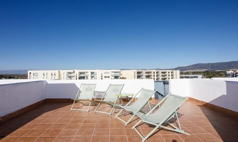 Ontdek dit charmante appartement te koop in de wijk Santa Margarita in Roses, Catalonië, Spanje. Met twee slaapkamers en een badkamer biedt dit appartement van 72 m² een comfortabele leefruimte. Het gebouw verkeert in goede staat en biedt een aangena...