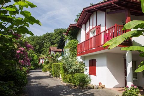 Eingebettet in die sanften Hügel des französischen Baskenlandes bietet dieses gemütliche Apartment in Les Collines Iduki die perfekte Balance aus rustikalem Charme und modernem Komfort. Ideal für Paare oder kleine Familien (bis zu 4 Gäste) bietet das...
