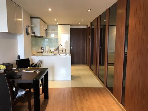 Ontdek uw droomleefruimte met dit prachtige appartement met 1 slaapkamer met zeezicht te koop in Kalim, op een steenworp afstand van Patong Beach. Het appartement is perfect gelegen op slechts 2 km van het bruisende hart van Patong Beach en op slecht...