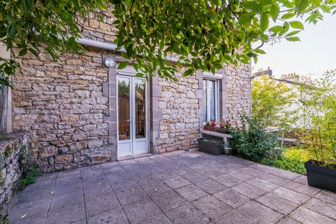 Maison de ville en pierre - 93m² habitables - 3 chambres - Proche centre-ville
