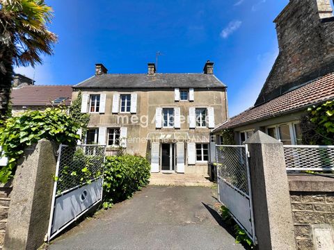 Maison en pierre en plein bourg des Pieux