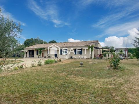 Pavillon plain pied de 2005 avec garage et 5 Chambres