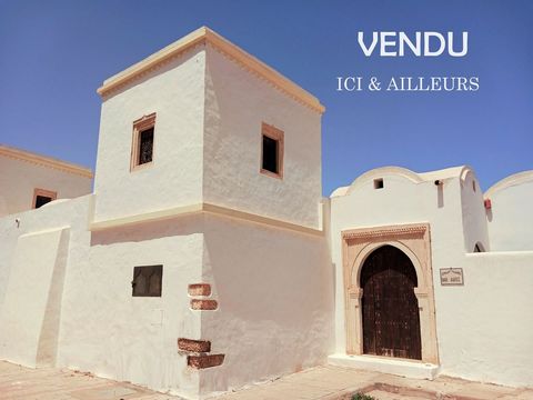 Traditionele villa in Djerba, houch stijl met zwembad voor een succesvolle installatie en/of verhuurinvestering Blauwe titel, stedelijk gebied. ONDERHANDELEN 120 m² bedekt met ouderwetse charme voor een recente constructie Traditioneel, arcades, exot...