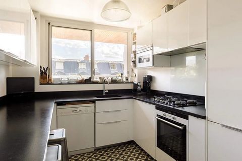 Paris 16 Maison de la radio : Familie duplex met 4 slaapkamers - Terrassen - off-road parkingOp een steenworp afstand van de scholen en winkels van de rue Jean de la Fontaine, een zonnig gezinsduplex-appartement van 160 m2 in goede staat, gelegen op ...