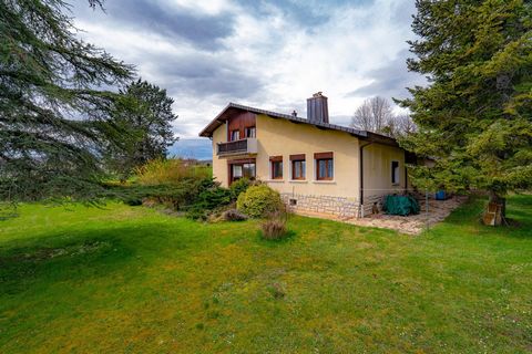 Maison de famille avec grand jardin proche commerces de proximité