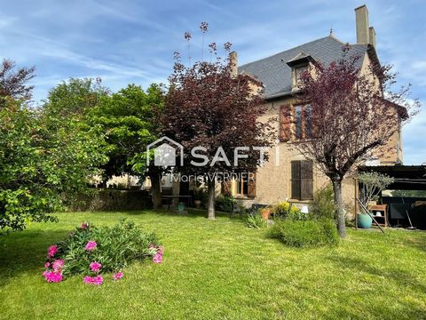 Belle demeure de charme de 270 m2 au cœur de Montbazens