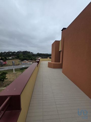 Oportunidade! Apartamento T3 com terraço 50m2, Renovado, com garagem e arrecadação no centro de Sta. Maria da Feira. Imóvel totalmente renovado constituído por cozinha ,sala , 3 quartos com roupeiro, wc , arrecadação e garagem. O terraço tem acesso a...