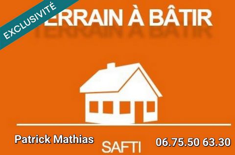 Terrain à bâtir:2446m2 avec une façade de: 21m