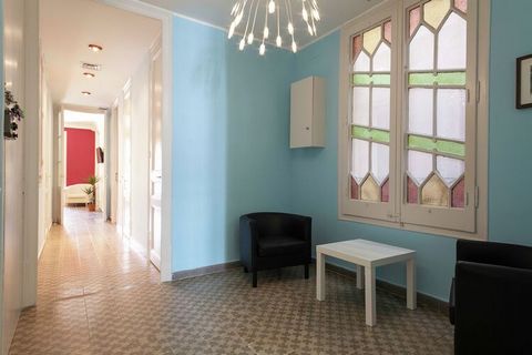 Charming apartament in the center of Barcelona, with all the luxury and confort that you could ever imagine. Once inside, one can be delighted with the magic modernist achitecture of the building. Full of historic details and essences that are most u...