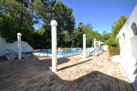 Comfortable & spacious, 4 bedroom traditional Villa with feature pine beam ceilings, terracotta tiled floors and open fire. Set in the Ria Formosa National Park with 4 acres of mature gardens which includes an orchard, the property boasts a large swi...
