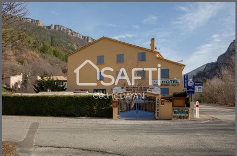 Situé dans le département des Alpes-de-Haute-Provence en région PACA entre rivière et montagne, cet Hotel restaurant de 383m² au charme Provençal dont la notoriété n'est plus à prouver, est idéalement installé en bordure de la très touristique RN85 