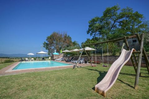 Situated on a hilltop in the olive groves and vineyards, this is a 2-bedroom farmhouse in Castiglione del Lago, on the border of Tuscany and Umbria. The farmhouse has a shared swimming pool to take a refreshing plunge after an active day. It is ideal...