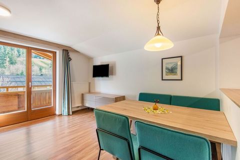 This cozy holiday apartment for a maximum of 4 people is located in a holiday home in the small town of Wald im Pinzgau in Salzburgerland, near Königsleiten, the nearby Hohe Tauern National Park and the Zillertal Arena ski area. The famous Krimmler w...