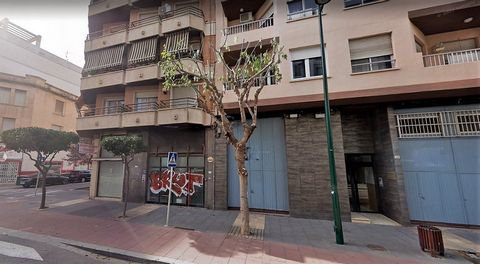 Grupo Avis Real Estate sells 66m2 commercial loacal in Corea neighborhood of Gandia Commercial premises in semi-basement floor of residential building of 6 floors above ground, In good condition, conditioned as an office in the neighborhood of Corea,...