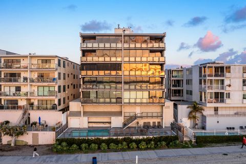 First time on the market, this Baycliffs penthouse offers sweeping south and west facing views elevated above the adjacent properties, and was selected as the building developer's own residence. This luxurious and immaculate unit features a spacious ...