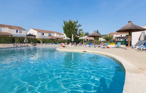 Centrally located around a heated (except July and August) outdoor swimming pool, near the place Vallon Pont d'Arc you will find the apartments of the holiday park 