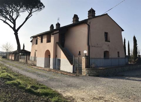 CORTONA (AR): Nearby, independent farmhouse of 330 sqm on two levels completely renovated and divided into five fully furnished flats comprising: * Ground floor: n.3 flats with living room with kitchenette, two bedrooms and a bathroom; * First floor:...