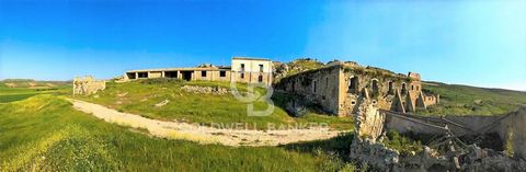 Caltanissetta, Niscemi: We are offering the sale of the imposing Masseria Ursitto, an ancient and captivating rural structure surrounded by 40 hectares of land. The property dating back to the seventeenth century, belonged to the important family of ...