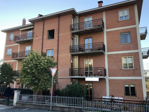 CITTA' DELLA PIEVE (PG), loc. Moiano: In a building with lift, third floor flat of 59 sqm comprising entrance hall, living room, kitchen, double bedroom and bathroom. The property includes terrace, cellar and garage. Furnished. Central position.