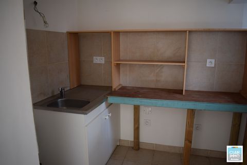 Located in Arreau. Superb renovated apartment located in Arreau. Apartment located on the ground floor, consisting of a kitchen dining room, two bedrooms, a bathroom and a toilet. Ideally located in the centre of Arreau, you can enjoy all the ameniti...