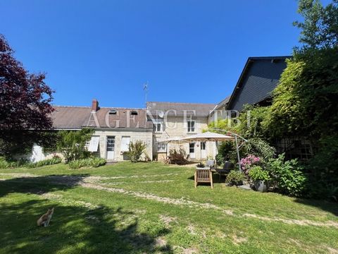 Beautiful Residence in Touraine on 1840m2, not overlooked. Pleasant and bright with lots of character. Large attached barn and shed. Vaulted cellars. The whole on 1840m2.   The Residence in Touraine includes: An 8m2 entrance from the courtyard, tiled...