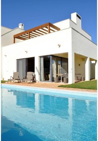 2 bedroom villa in Sagres, with all the amenities of a 5 star resort. The villa has a privileged location overlooking the stunning bay. and the ocean beyond. Designed 'upside down' with the space created upstairs to make the most of the amazing sea v...