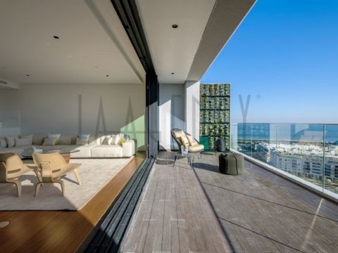 Excellent Apartment T3 + 1 with terrace. Renowned interior designers will make their experience available to the client and guide him in the process of customizing each space. Parque das Nações is perfect for parents to let their children run free. I...