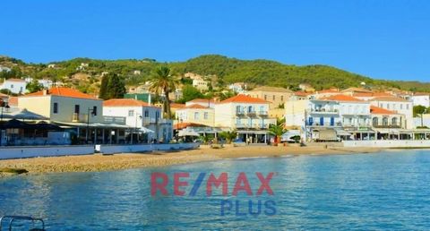 A vendre propriété d’investissement unique de 246m², magasin, rez-de-chaussée dans une zone commerciale et touristique centrale de Spetses, à quelques mètres de la plage d’Agios Mamas. Excellente proposition avec de bonnes performances dans un emplac...