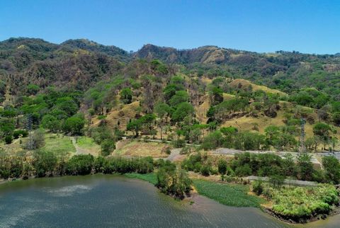 Imagine creating a lake view development only 35 minutes from San Jose. Perfect property for a residential development project. Motivated owners reduced prices from $3,95/m2 to only $1.94/m2. This property has the perfect quiet but accessible locatio...