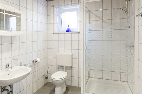 This 1-bedroom apartment is located in Rommersheim, in the beautiful Eifel region. Ideal for a couple, it can host 2 guests. This fully equipped apartment has a furnished garden for you to unwind after an exhausting day. The apartment is 500 m from t...