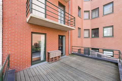 Apartamento moderno de 2 dormitorios y vista lateral al mar (primer piso, ascensor), cerca de las tiendas de Koksijde. A 15m del mar, Wifi y TV digital, se admiten mascotas, no fumadores. Disposición Recibidor, sala de estar con cocina abierta modern...