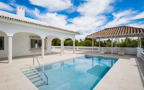 Stunning 6-bedroom villa nestled within a serene environment close to the Guadalmina Golf Club. Newly renovated with the best qualities, using light tones and natural materials, this gorgeous property is distributed on 3 levels. The ground floor inco...