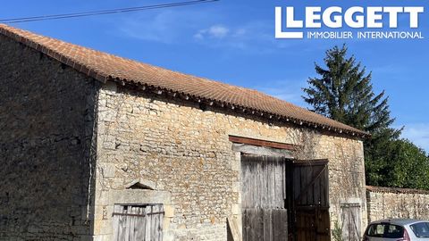 A24515DD86 - Lovely character barn of approximately 150m² floor space with a first floor of currently about 90m² but the whole first floor could be used. The beams are a good height (no head-banging here)and the ground floor is divided into two secti...