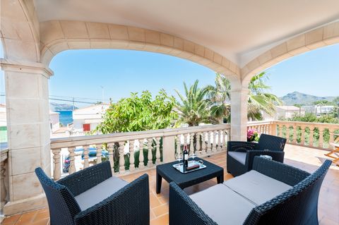 Spacious apartment in the second sea line for 8 people in Barcares, Alcudia. The apartment, located on the first floor, is ideal for families or groups of friends. Two out of the four bedrooms are equipped with a double bed while the other two bedroo...