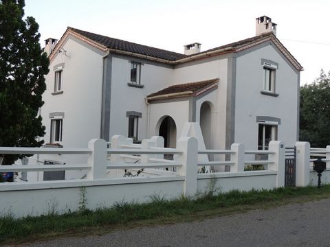 Dpt Gers (32), à vendre proche de RISCLE maison P7 de 190 m² habitables + garage de 40 m² et dépendances sur 2863 m² de terrain