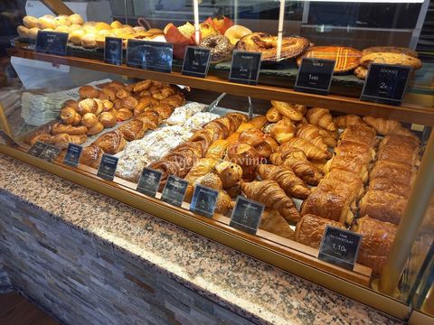 FOR SALE: Bakery-Pastry-Snack of 200 m2 near the train station with many amenities Ideal location near the train station, just a 3-minute walk away Are you ready to become the owner of this successful business? This bakery-pastry-snack bar is a golde...