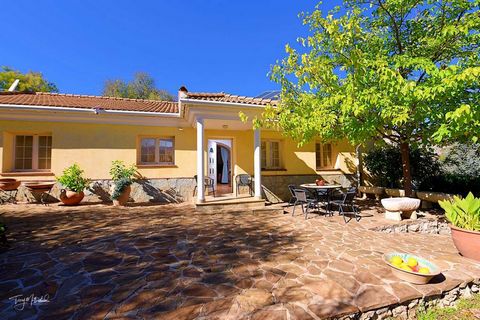 Four bedroom detached country villa in 22,000 m2 land with corral, barn secure hen coup/kennels. Located in a fertile valley between Alhama de Granada and the Costa del Sol is this detached four bedroom, two bathroom country villa. The property is co...