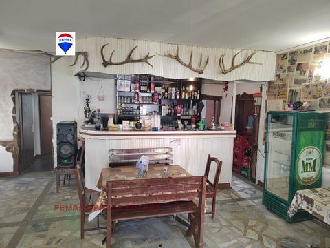 RE/MAX River Estate offers its customers a restaurant in the lively part of Charodeyka - South. It is located just behind the shopping complex and has a large built-up area of 180 sq.m. from a total of 370sq.m. It has a kitchen, two separate toilets,...