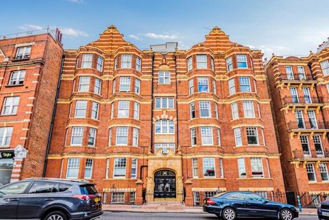 A spacious two bedroom apartment with communal gardens and lift, set in a prestigious building in the heart of Putney, close to the bridge and amenities of Putney High Street and stations. (District & overground).Attrractive, popular, blockPorteredTw...