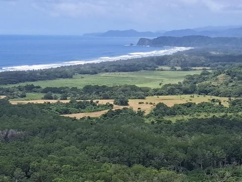 This 1.6 hectares is located a few minutes' drive from Punta Coyote and Casa Caletas Hotel Boutique. The property is 3 minutes from San Francisco where there are services like restaurants, grocery store, school, mechanic, etc. also 45 minutes from Pu...