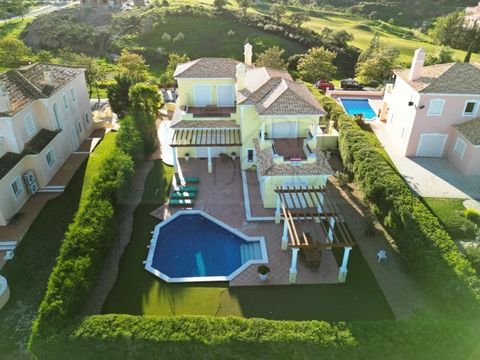 Magnificent 5 bedroom villa in Quinta do Vale Golf Resort, in Castro Marim, Algarve. Recent villa with swimming pool, gardens with mini golf and pergolas, fabulous views over the Golf and the Guadiana River. 6-room villa on the ground floor consistin...