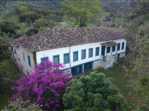 Spectaculaire boerderij met een eeuwenoud huis uit het koffietijdperk in São José do Barreiro naast Bananal. Met 5 miljoen vierkante meter heeft het bos, rivier, beek, waterbronnen. Perfect voor herbergen, luxe hotels en carbon credits. Features: - G...