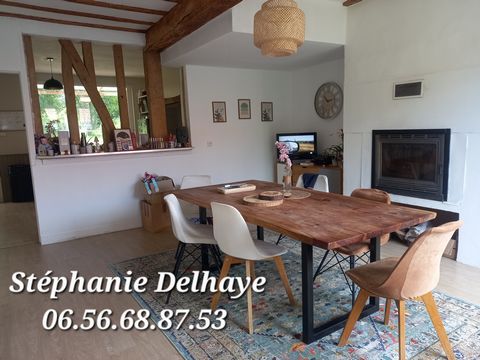 I am pleased to present for sale this beautiful and large house of 167 m2 on land of 4286 m2 in Ergny, 8 kilometers from Hucqueliers, 23 kilometers from Montreuil and 37 kilometers from Le Touquet. Lots of charm for this house thanks to its exposed b...