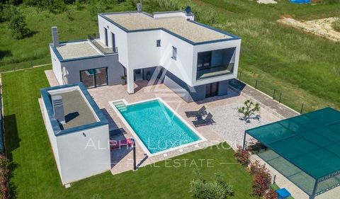 Poreč, Istria: Esclusiva villa di nuova costruzione Disponibile sul mercato, questa villa di nuova costruzione a Poreč incarna lusso e raffinatezza, situata a soli cinque minuti di auto sia dal vivace centro città sia dalle tranquille spiagge costier...