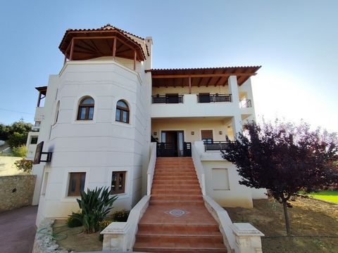 Rethymnon, Skrzypce Haraki, Apartament na sprzedaż, 332 mkw, Na działce 1054 mkw, Status nieruchomości: Bardzo dobry, 3 Poziom(y), 4 Sypialnie 1 Kuchnia(e), 3 Łazienka(e), Ogrzewanie: Osobiste - Elektryczność, Widok: Widok na morze, Rok budowy: 2002,...