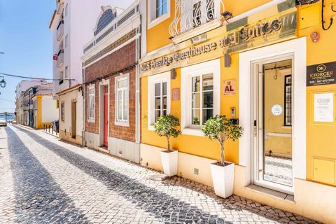 Découvrez un bijou caché au cur du centre historique de Portimão ! Cette charmante maison d'hôtes, entièrement rénovée et disposant d'une licence d'hébergement, représente une opportunité d'investissement unique. Actuellement exploitée avec 6 suites ...