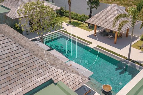 PHUKET A THALANG LUXE VILLA PROJECT 10 MINUTEN VAN BANG TAO BEACH met open keuken naar een grote dubbele woonkamer, 4 master suites, wasserij, garage voor 3 auto's, zwembad, sala, terras, tuin GROND 1200 M2 COLS EN BOMEN PRIJS 46.7 M BAHT ( 1 245 000...