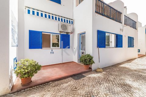 1 bedroom apartment located in a condominium located in Bemposta. About a 5-minute drive from the best beaches in the municipality of Portimão (Praia do Vau, Praia do Alemão, Praia dos Careanos, Praia dos Três Castelos, Praia da Rocha). 4 minutes fro...